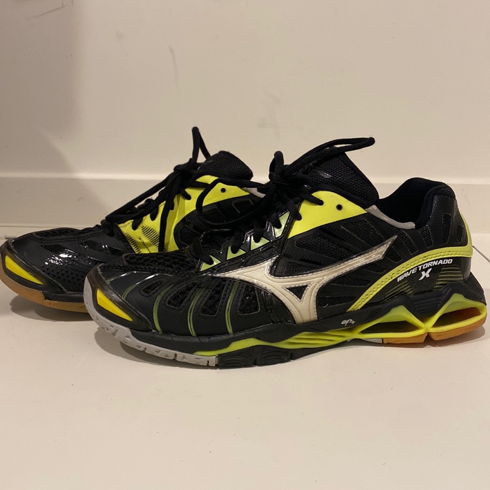 Mizuno wave tornado X volleyball court shoes